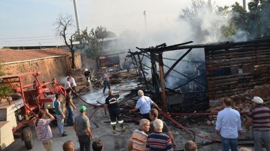 Akhisar Marangozlar Sitesinde Yangın