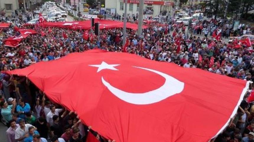İneg&ouml;l'de Ter&ouml;r&uuml; Protesto Y&uuml;r&uuml;y&uuml;ş&uuml;