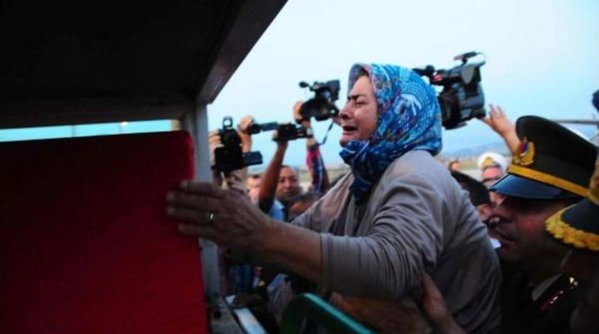 Şehit Oğlunun Tabutuna Sarılıp Helallik Istedi