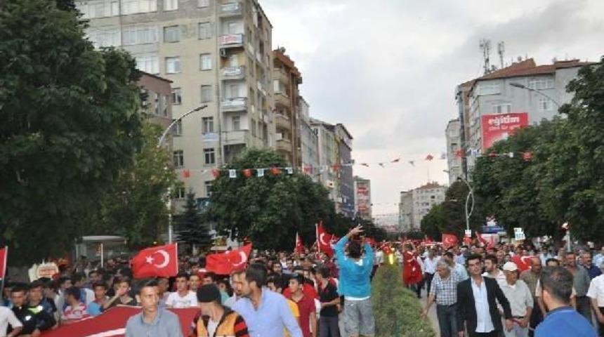&Ccedil;orum'da Hdp İl Binasına Taşlı Saldırı