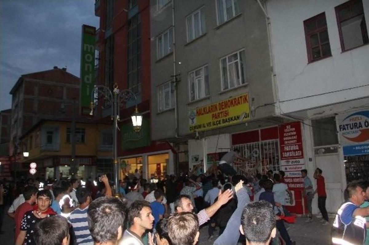 &Ccedil;orum&rsquo;da Hdp Binasına Taşlı Saldırı