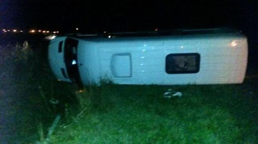 Şehit Cenazesinden D&ouml;nen Askeri Ara&ccedil; Kaza Yaptı: 11 Yaralı