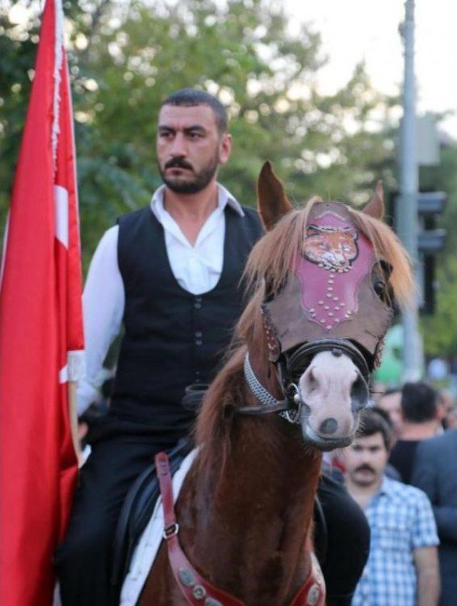 Şehitler Için Ankara Sokağa Döküldü, Hdp Binasına Türk Bayrağı Asıldı