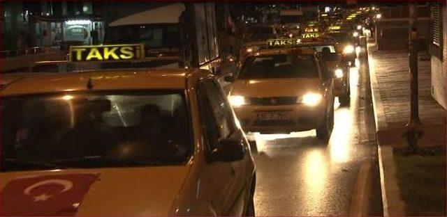 İzmir’de Taksiciler Terörü Protesto Etti