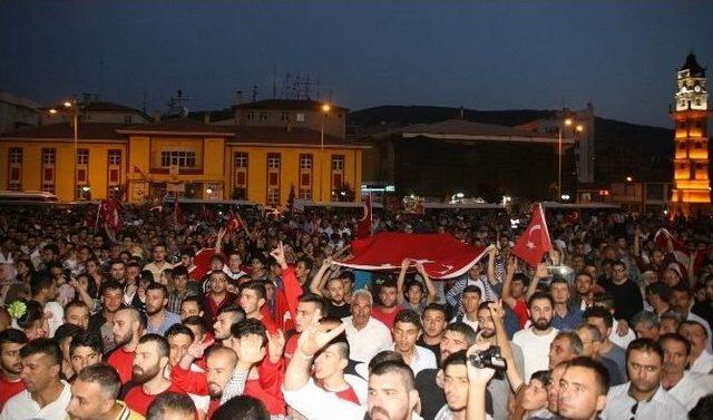 Yozgat’ta Şehide Saygı Yürüyüşüne 10 Bin Kişi Katıldı