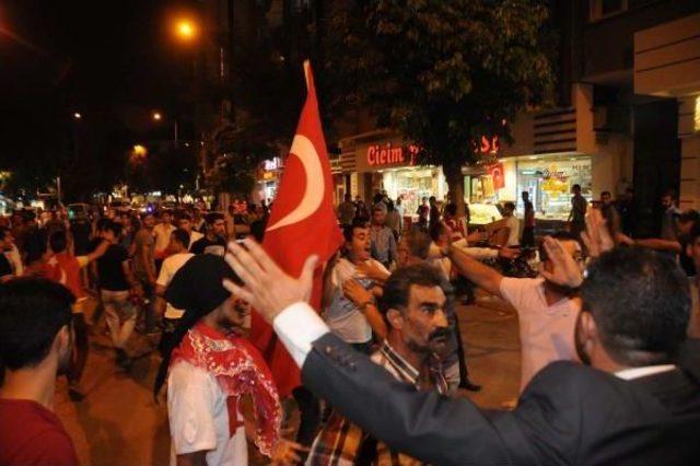 Gaziantep'te Hdp Binalarına Saldırmak Isteyenlere Polis Müdahalesi