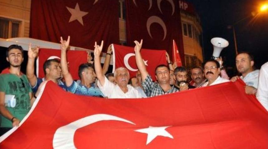 G&ouml;lbaşı'nda Hdp Binası Taşlandı, Besni'de T&uuml;rk Bayrağı Asıldı