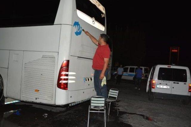Aksaray da Ter&ouml;r&uuml; Protesto Eden Grup, Yolcu Otob&uuml;slerine Saldırdı 2