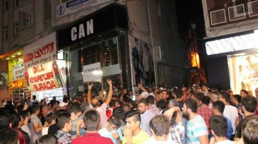 Niğde'de Hdp Il Binasına Saldırmak Istediler