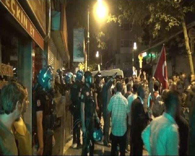 Hdp Maltepe Ilçe Binasına Saldıran Gruba Polis Müdahalesi