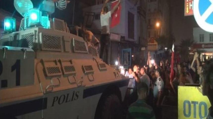 Hdp Binasını Basmak İsteyen Grubu Mhp&rsquo;li Belediye Başkanı &Ouml;nledi