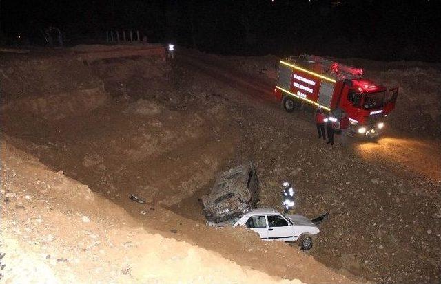 İki Araç Aynı Noktada Üst Üste Uçuruma Düştü