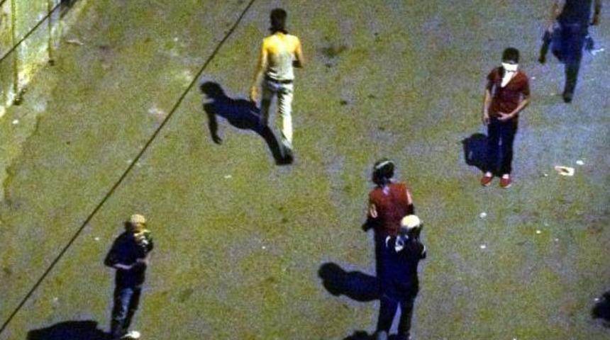Pkk Sempatizanlarının G&ouml;sterisinde Ateş A&ccedil;ıldı: 1 Polis Yaralı