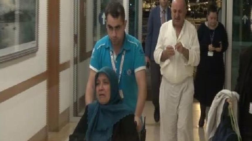 Oğullarının Şehadet Haberini Hac Ziyaretinde &Ouml;ğrenen Aile Yurda D&ouml;nd&uuml;