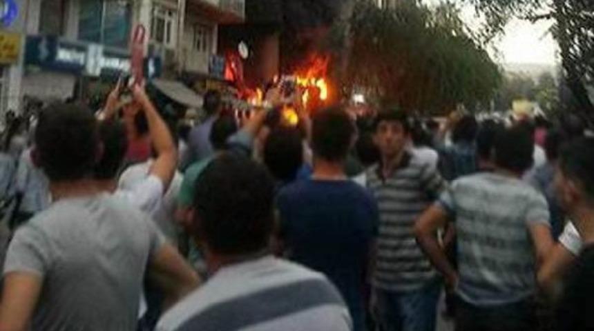 Hdp Headquarters, Local Office, Shops Attacked In Central Turkey