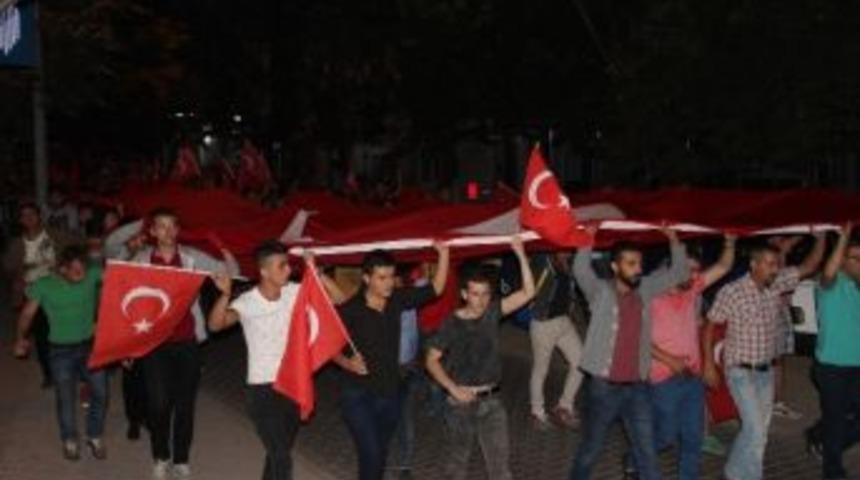 &Ccedil;an&rsquo;da Şehitler İ&ccedil;in Saygı Y&uuml;r&uuml;y&uuml;ş&uuml;