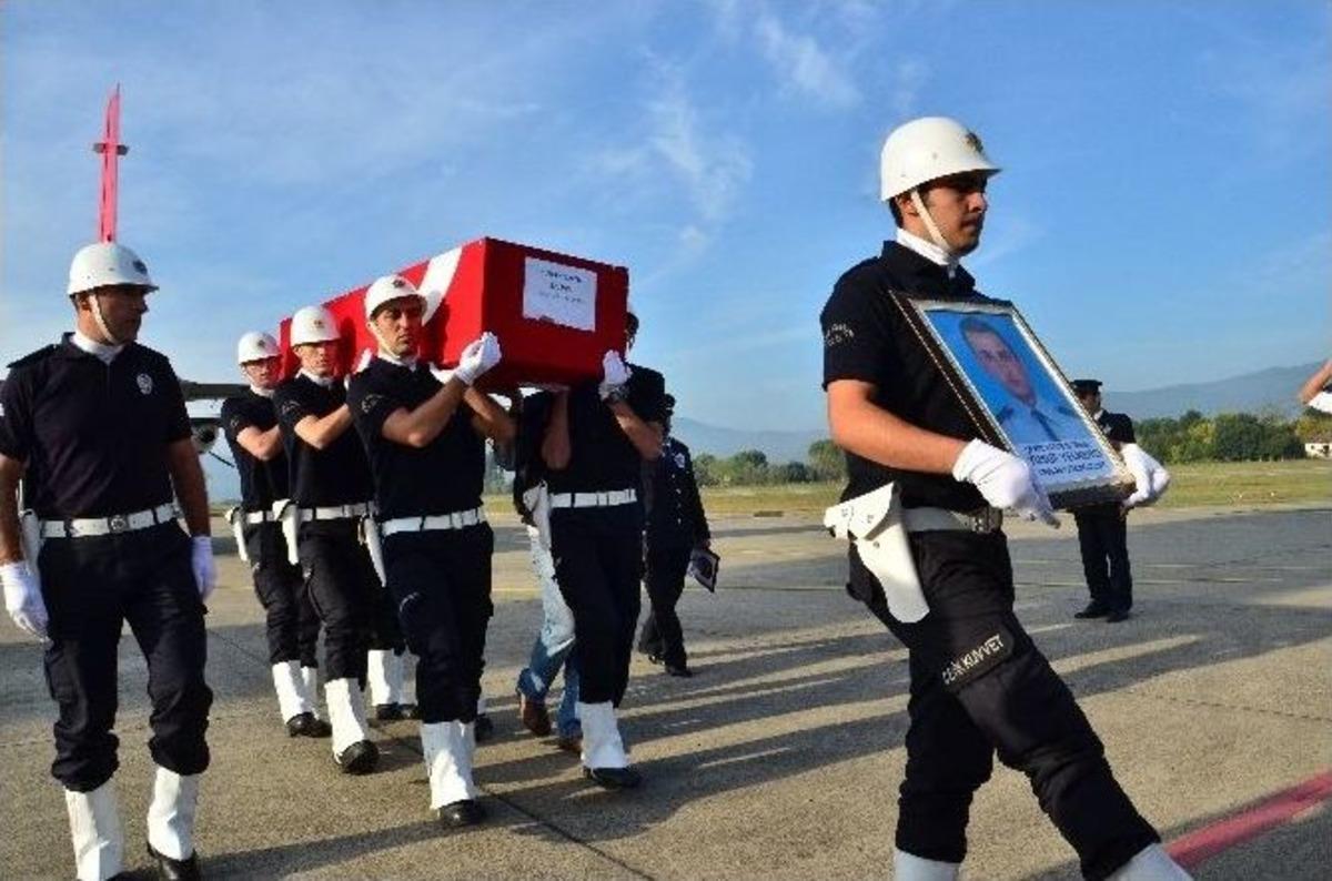 Zonguldak Şehidine Ağlıyor