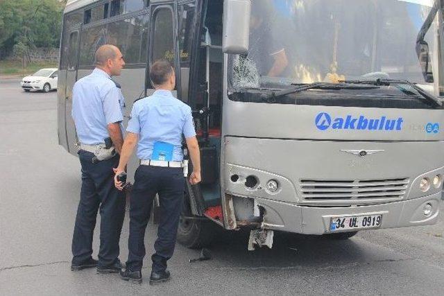 Şişli’de Motosikletle Minibüs Çarpıştı: 1 Yaralı