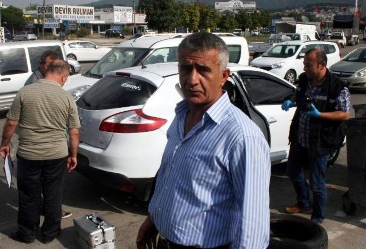 &Ouml;nce Lastiği Patlattılar, Sonra 35 Bin Lirayı &Ccedil;aldılar