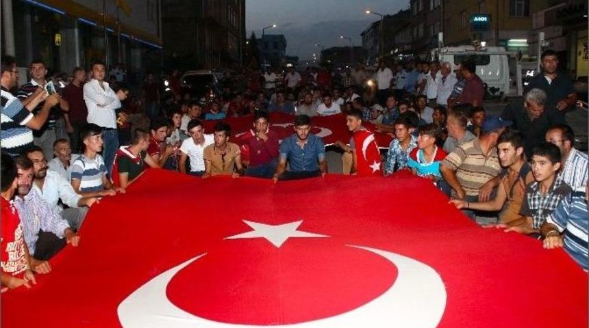 Yunak Halkı Ter&ouml;r&uuml; Lanetledi