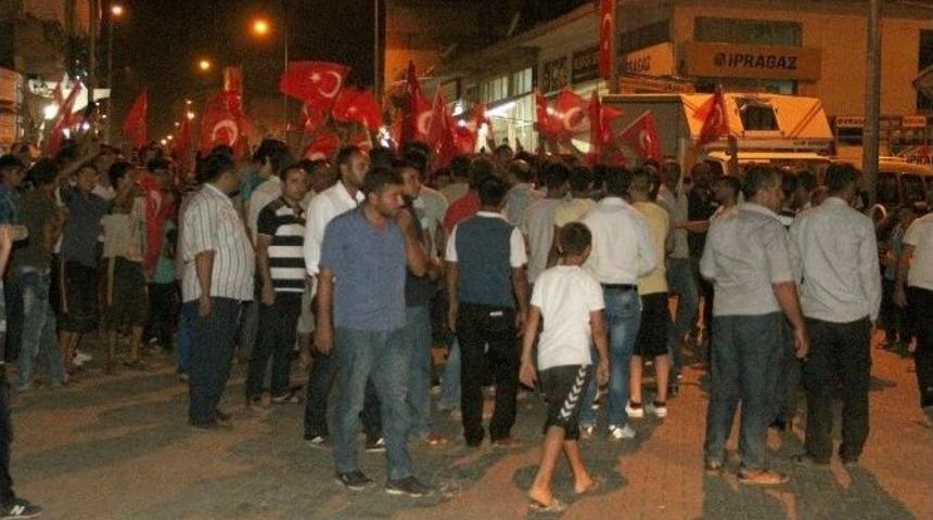 &lsquo;şehide Saygı, Ter&ouml;re Lanet&rsquo; Y&uuml;r&uuml;y&uuml;ş&uuml;