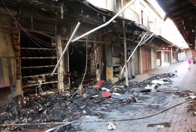 Alanya da Teröre Tepki Eylemlerinde 11 Işyeri Yakıldı 3