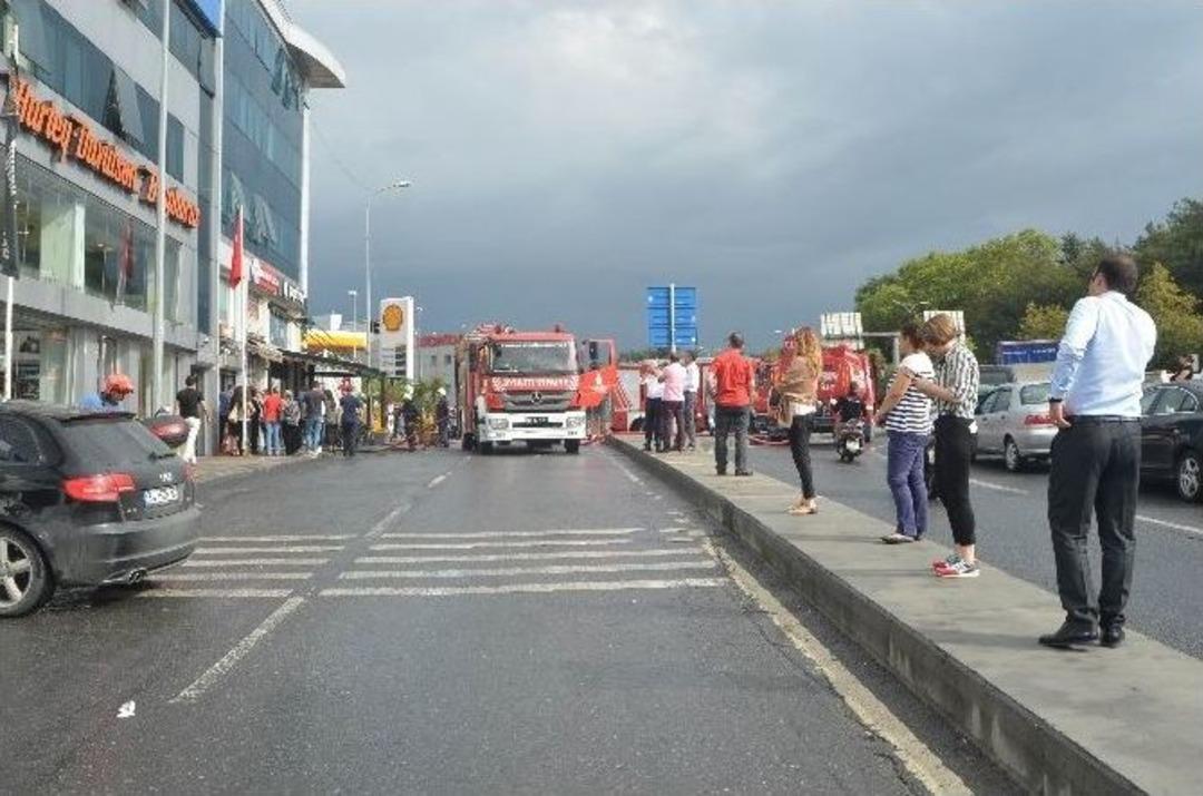 Akaryakıt İstasyonu Yakınında Korkutan Yangın