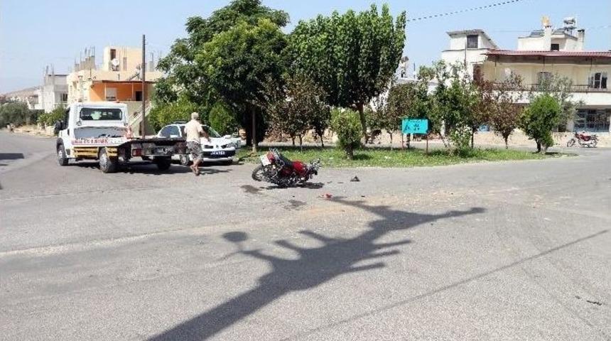 Otomobil İle Motosiklet &Ccedil;arpıştı: 2 Yaralı