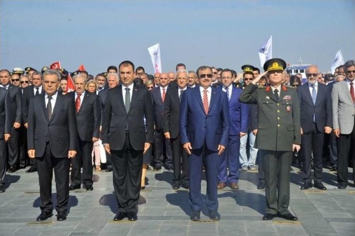 İzmir Kurtuluşunu Buruk Kutladı
