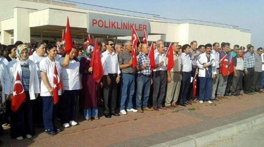 Hastane &Ccedil;alışanları Şehitler İ&ccedil;in Saygı Duruşunda Bulundu