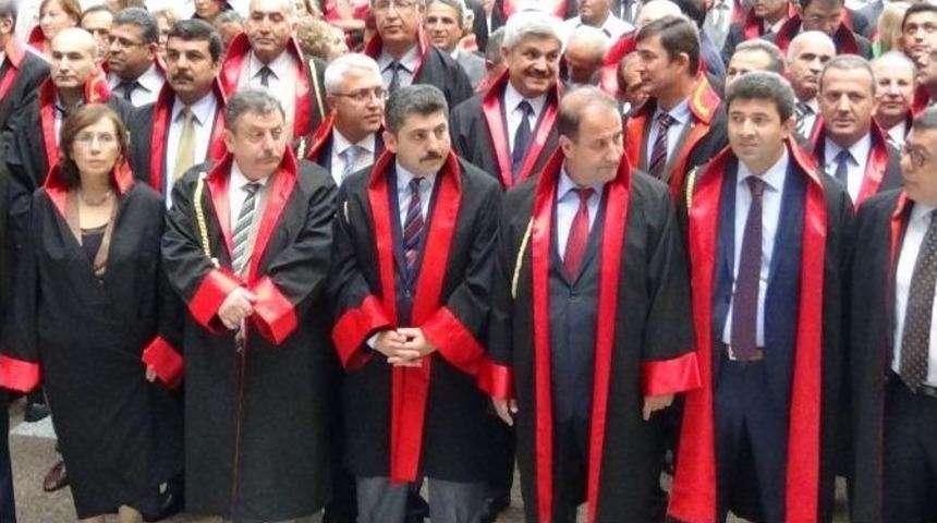 Şehitler İ&ccedil;in Adliyede T&ouml;ren D&uuml;zenlendi