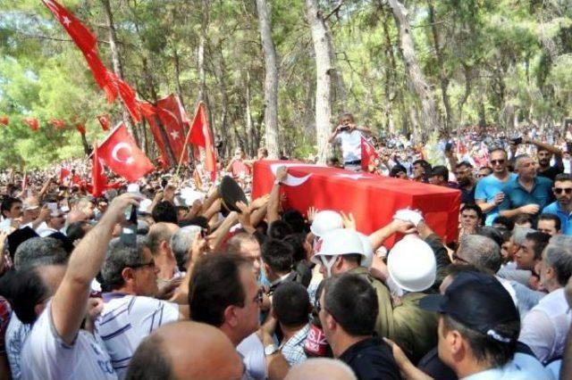 Dağlıca Şehidi Uğur Yıldız'ın Cenazesinde Gözyaşları Sel Oldu (2)