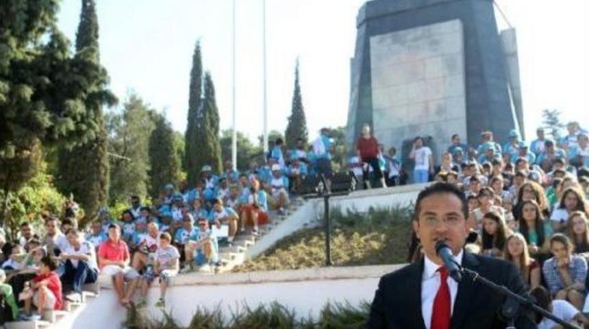 Ata'nın İzmir'e Baktığı Yerde T&ouml;ren