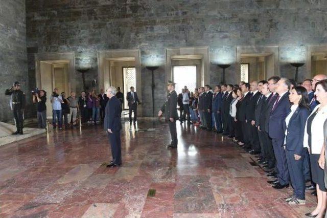 Kılıçdaroğlu Ve Partililerden Chp'nin Kuruluş Yıl Dönümünde Anıtkabir'e Ziyaret