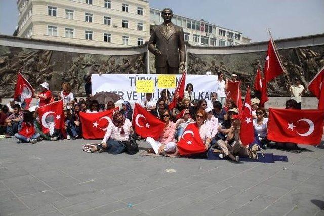 Kayserili Kadınlar Şehitler İçin ’sessiz’ Eylem Yaptı