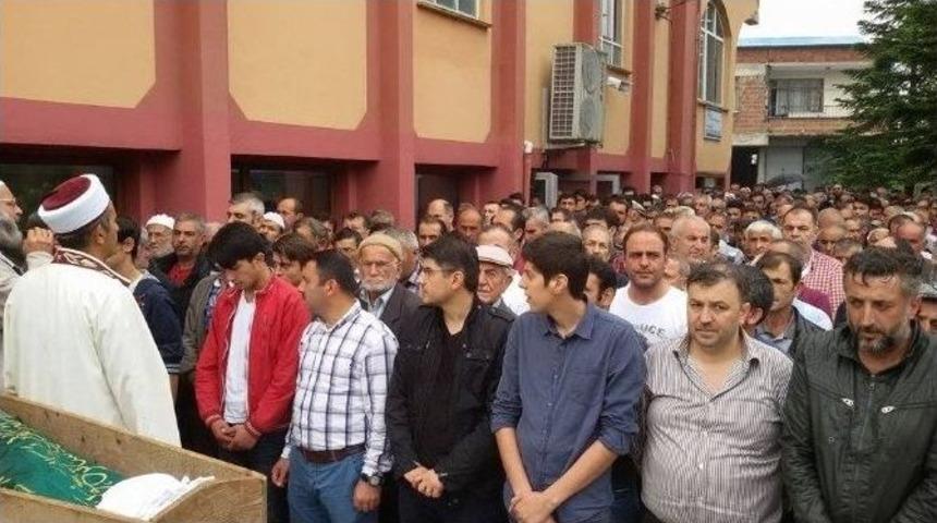 Kamyonun &Ccedil;arpması Sonucu Hayatını Kaybeden Atv S&uuml;r&uuml;c&uuml;s&uuml; Son Yolculuğuna Uğurlandı