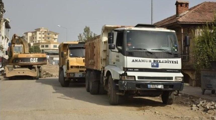 Anamur&rsquo;da İ&ccedil;me Suyu Hatları Ve Yollarda Yenileme &Ccedil;alışmaları S&uuml;r&uuml;yor