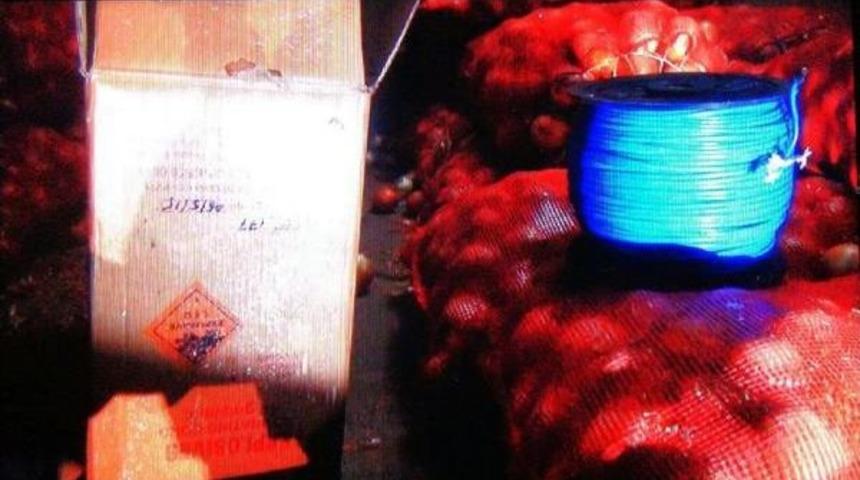 Şanlıurfa'ta Soğan Y&uuml;kl&uuml; Tır&rsquo;Da Plastik Patlayıcı Ele Ge&ccedil;irildi