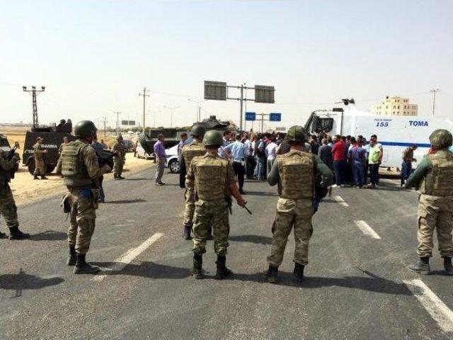 Cizre'ye Giden Demirtaş Ile Bakanların Önü Midyat'ta Kesildi (1)