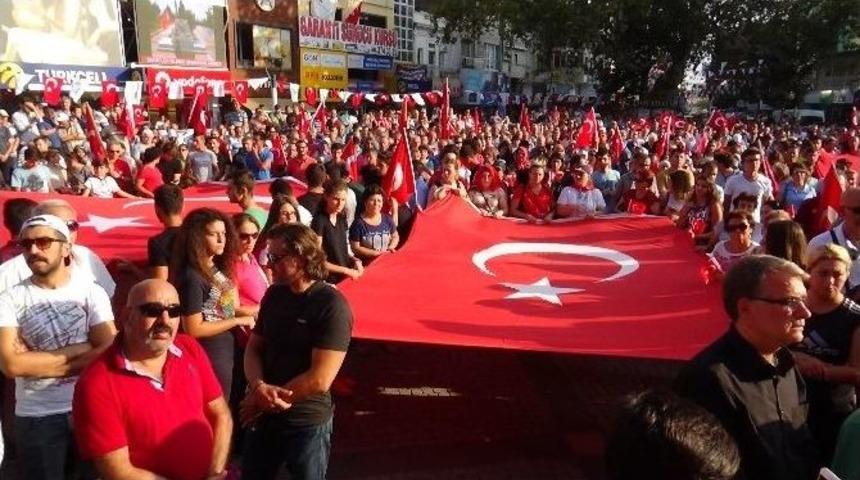 3 Bin Kişi Ter&ouml;re Lanet Yağdırdı