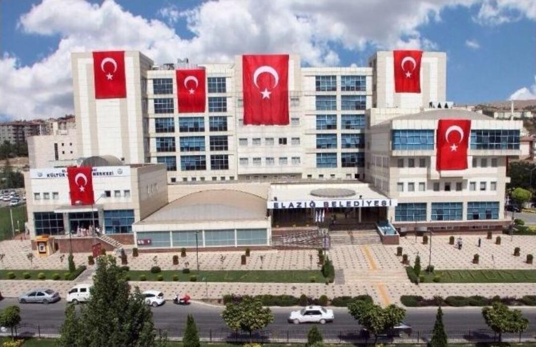 Elazığ&rsquo;da Ter&ouml;re Bayraklı Tepki