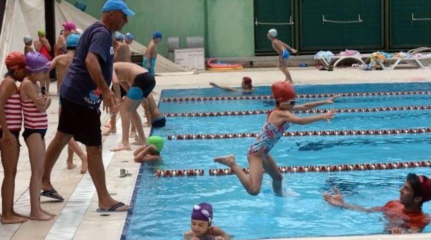 Havuzlar &Ouml;ğrencilerle Doldu Taştı