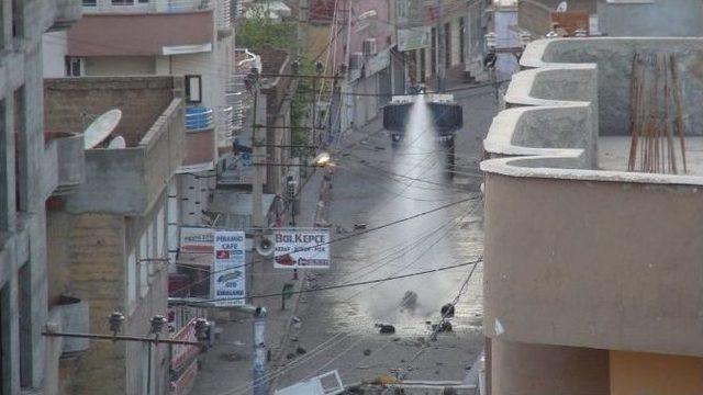 Cizre’de Patlayıcılar Kobralarla Etkisiz Hale Getiriliyor