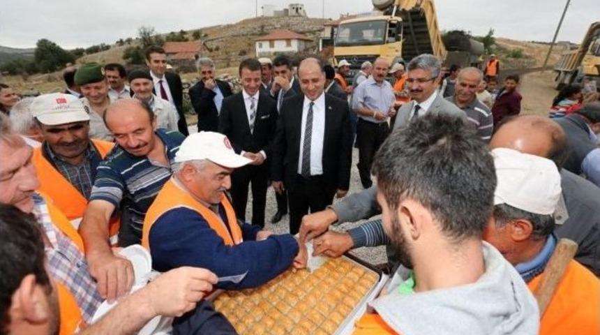 Vali &Ccedil;omaktekin Yol Yapım &Ccedil;alışmalarını İnceledi