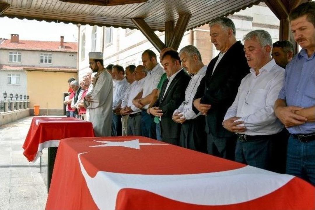 G&uuml;m&uuml;şhane&rsquo;de Şehitler İ&ccedil;in Gıyabi Cenaze Namazı Kılındı, Dua Edildi