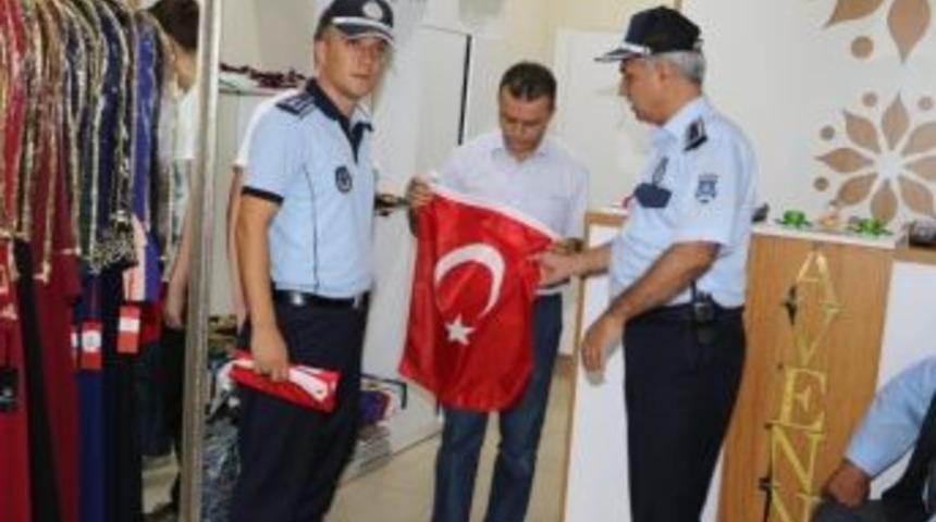 Kırıkkale&rsquo;de T&uuml;m Esnafa Bayrak Dağıtıldı