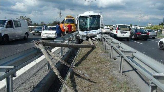 Cenaze Yolundaki Kaza Ucuz Atlatıldı