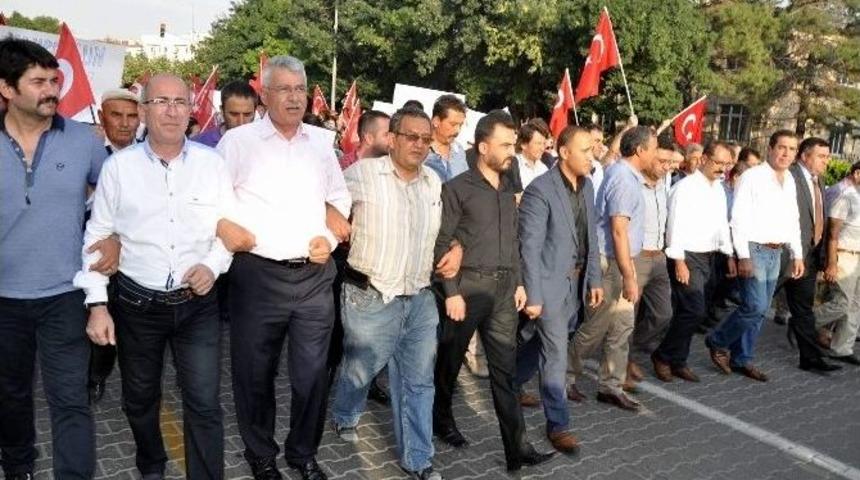 Nevşehir&rsquo;de 4 Bin Kişi Şehitler İ&ccedil;in Y&uuml;r&uuml;d&uuml;