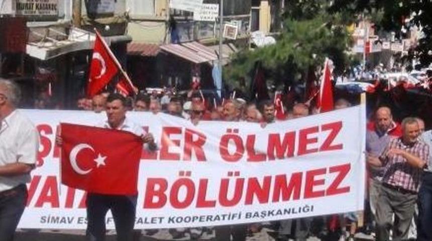 Bayrağını Kapan Simavlılar Meydana Koştu