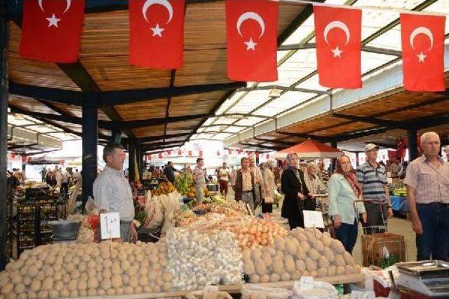 Akhisarlı Pazarcılardan Terör Protestosu